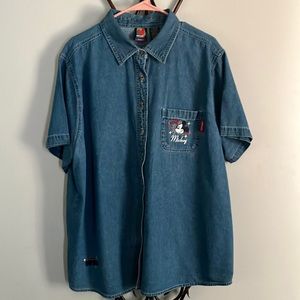 Mickey Unlimited woman s/s button down